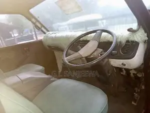 Isuzu ELF 1983 Van (Used)