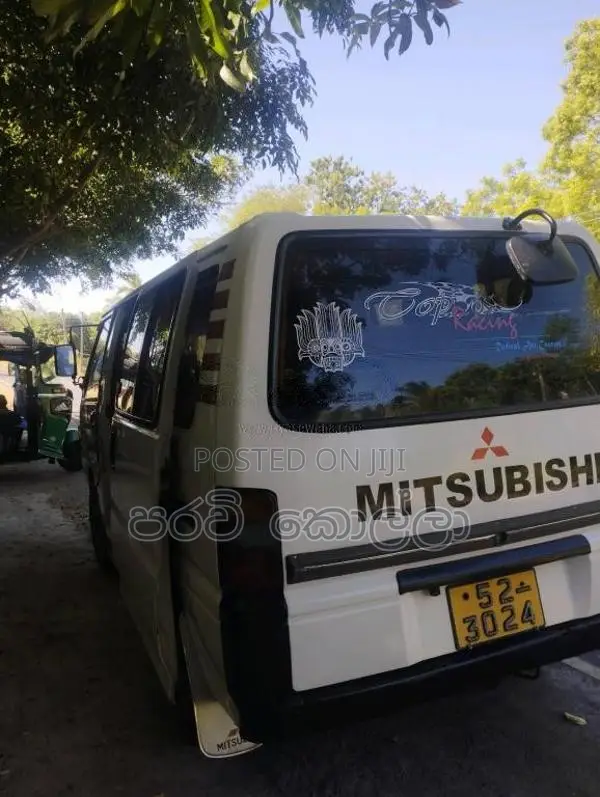 Mitsubishi PO5 1988 Van (Used)