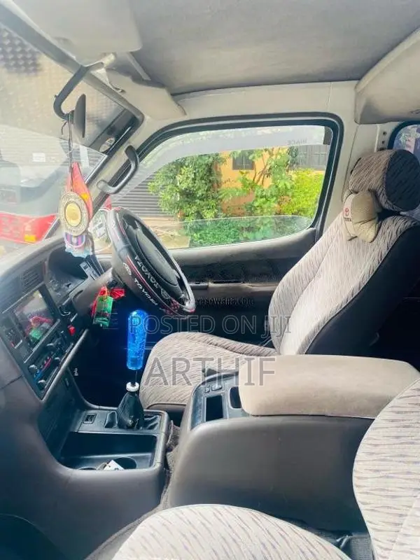 Toyota Dolphin 1994 Van (Used)