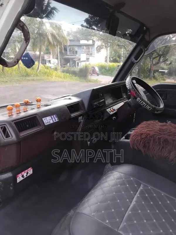 Nissan Caravan 1988 Van (Used)