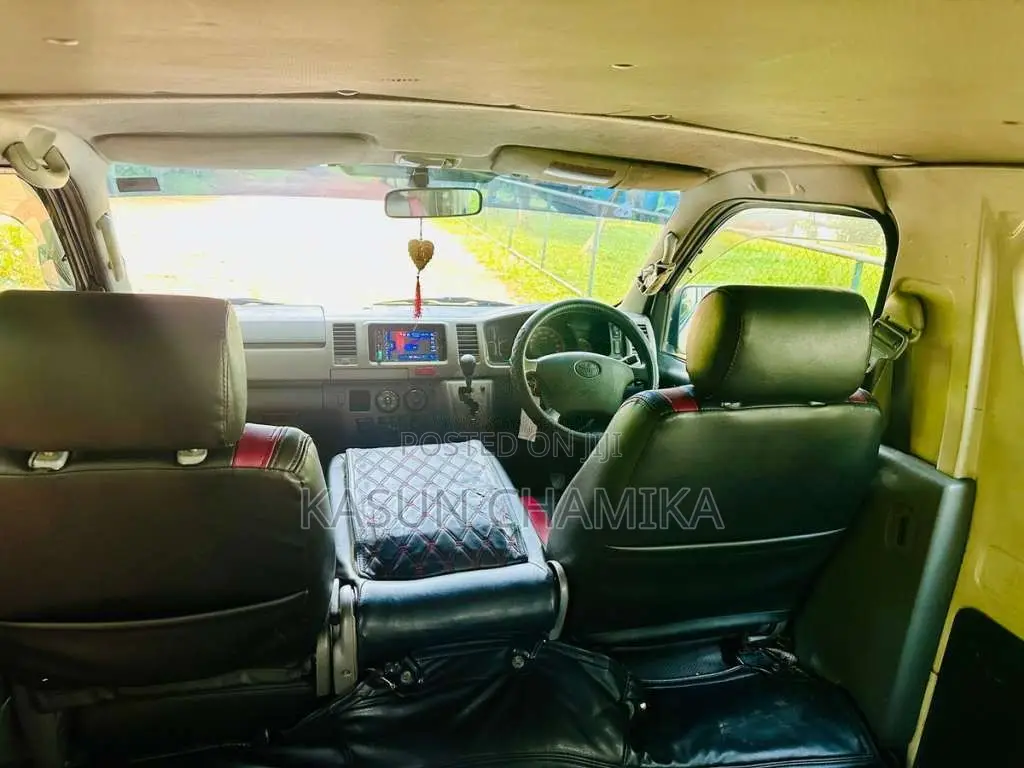 Toyota KDH 200 2006 Van (Used)