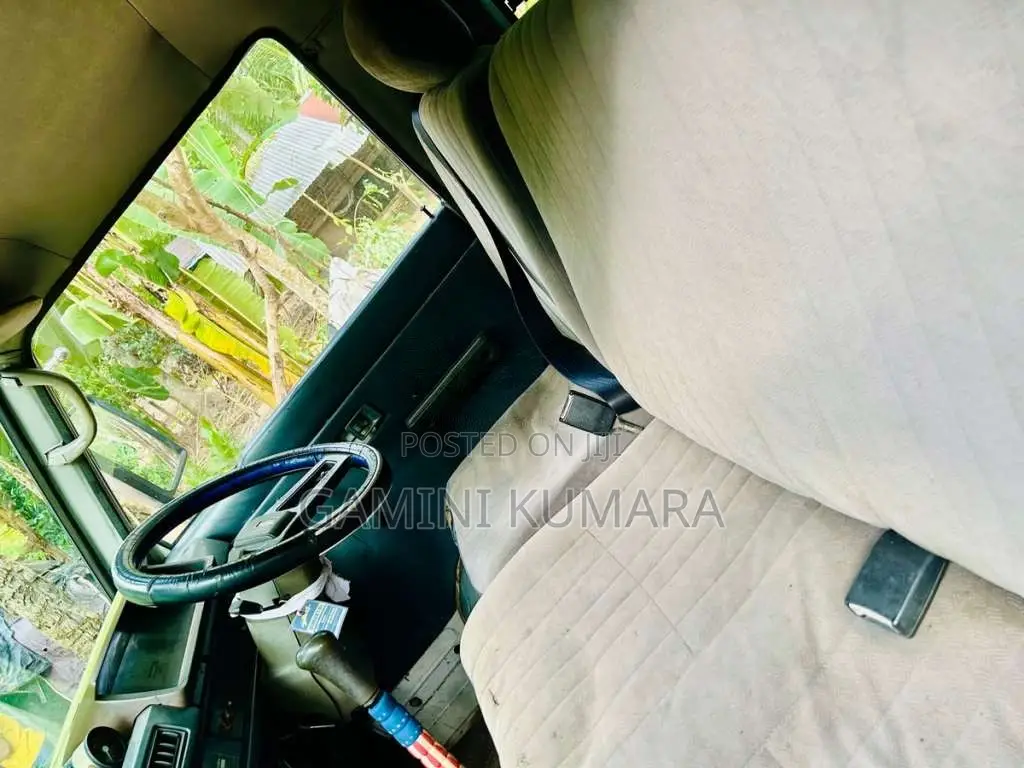 Mahindra VOYAGER 2004 Van (Used)