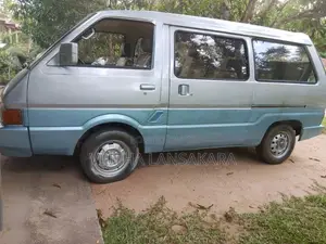Nissan LARGO 1989 Van (Used)