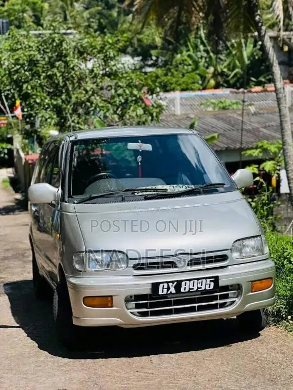 Nissan Serena 2000 Van (Used)