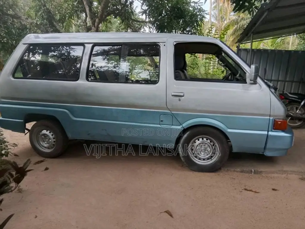 Nissan LARGO 1989 Van (Used)