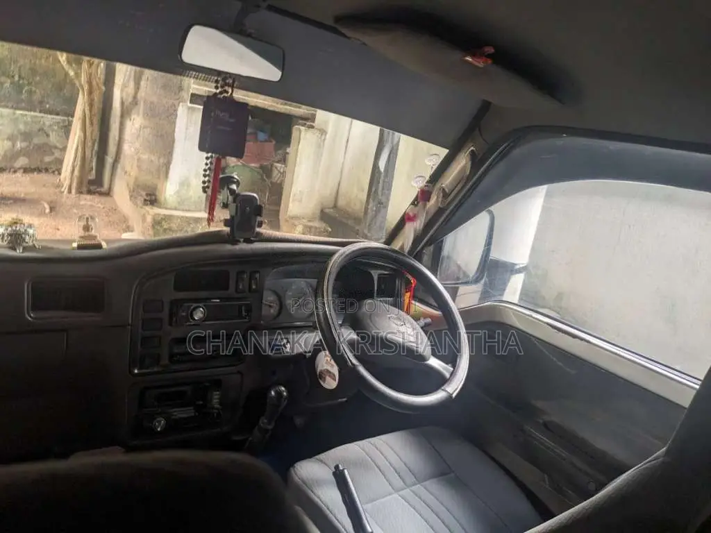 Nissan Caravan 1998 Van (Used)