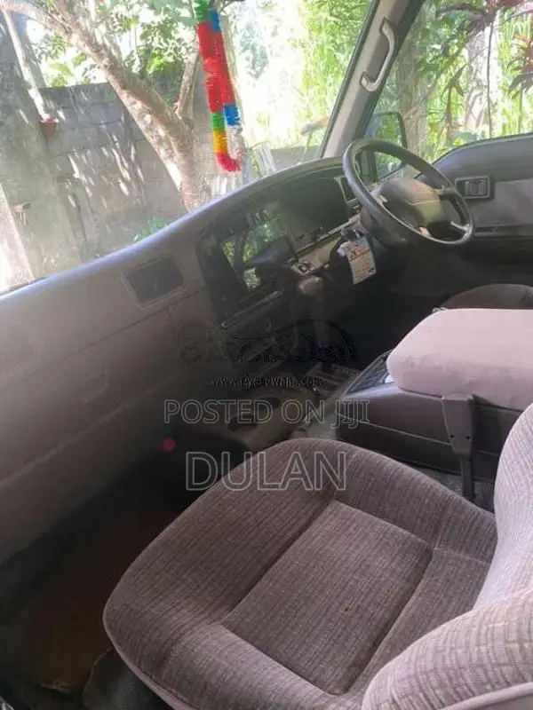 Nissan Caravan 1993 Van (Used)