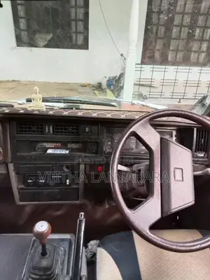 Nissan LARGO 1989 Van (Used)