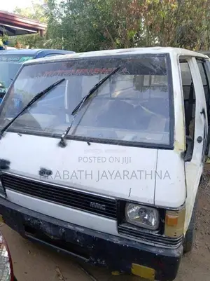 Mitsubishi L300 1993 Van (Used)