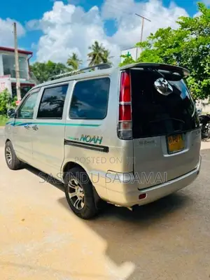 Toyota Townace Noah Kr42 2002 Van (Used)