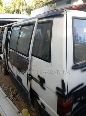 Mitsubishi L300 1993 Van (Used)
