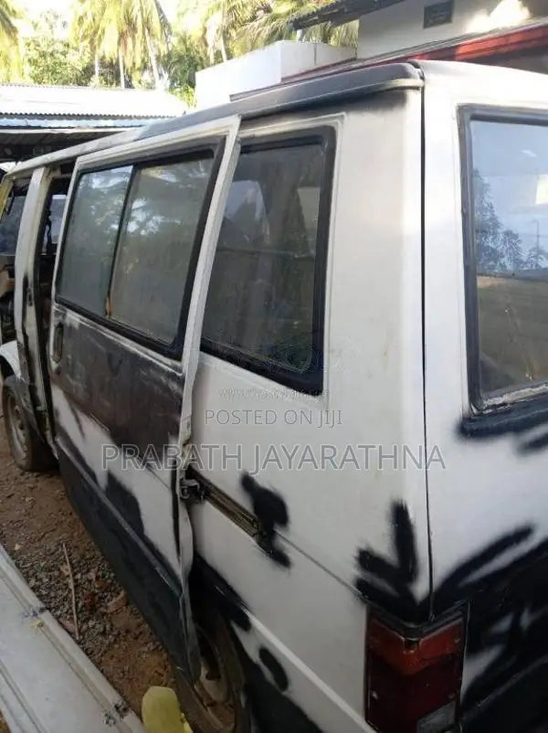 Mitsubishi L300 1993 Van (Used)