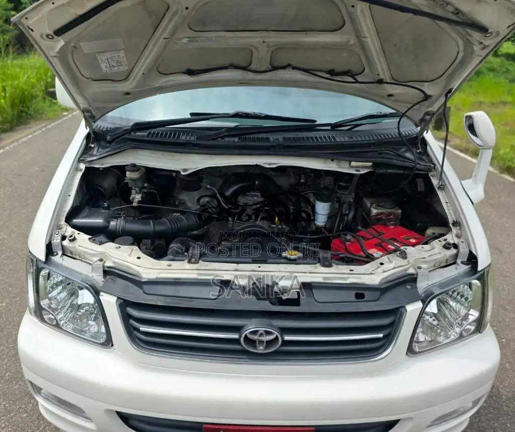 Toyota Noah 1998 Van (Used)