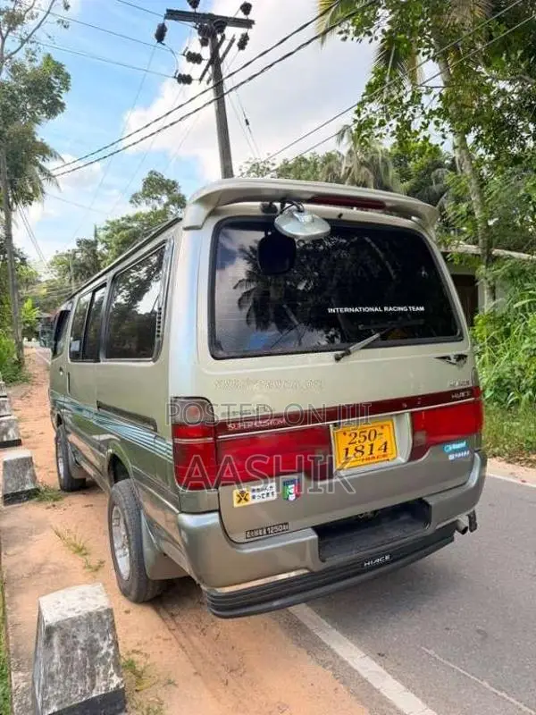 Toyota Dolphin 1992 Van (Used)