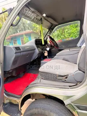 Toyota Dolphin 1992 Van (Used)