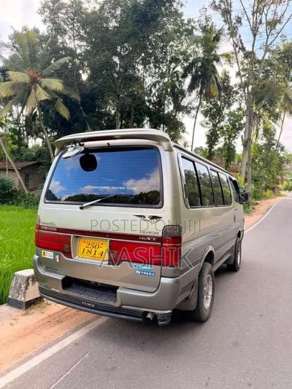 Toyota Dolphin 1992 Van (Used)