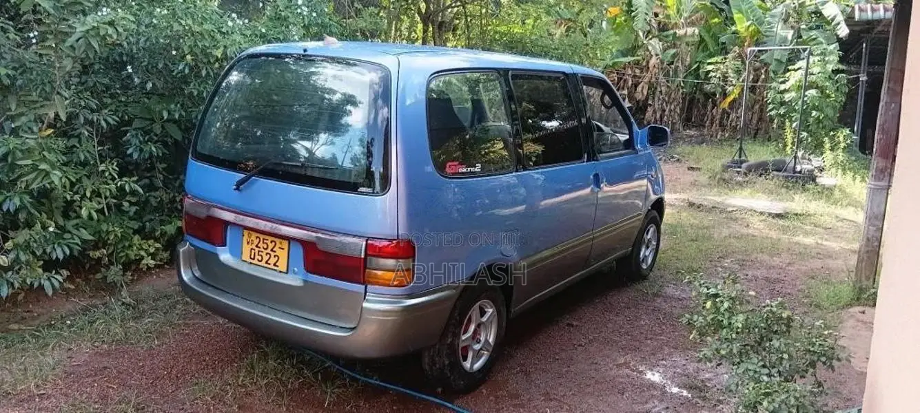 Nissan Serena 1994 Van (Used)