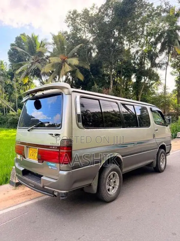 Toyota Dolphin 1992 Van (Used)