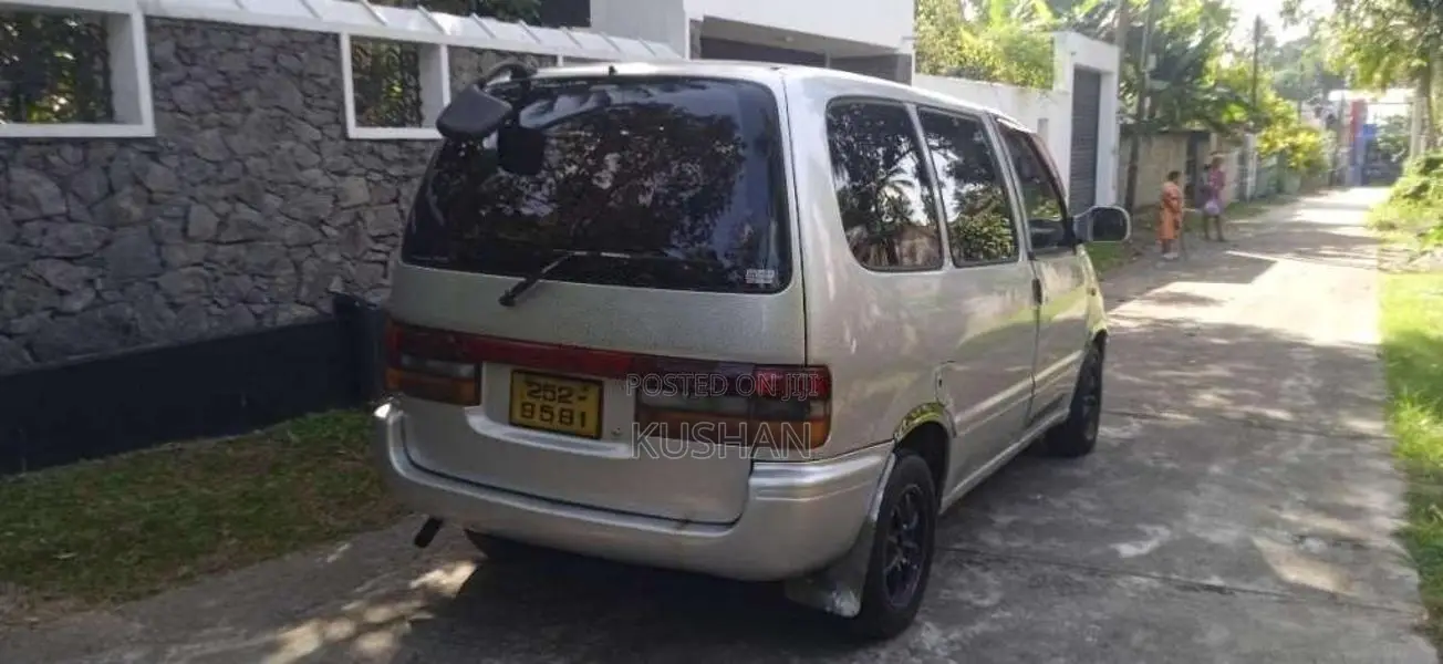 Nissan SERENA 1994 Van (Used)