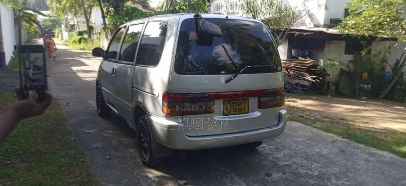 Nissan SERENA 1994 Van (Used)