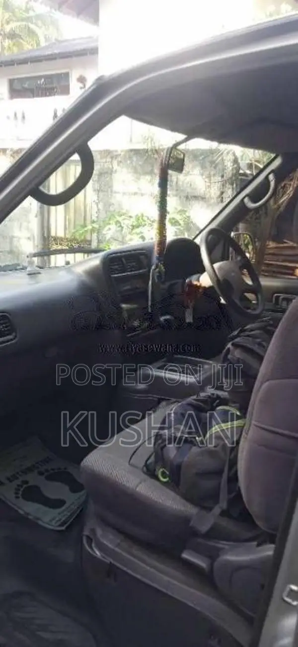 Nissan SERENA 1994 Van (Used)