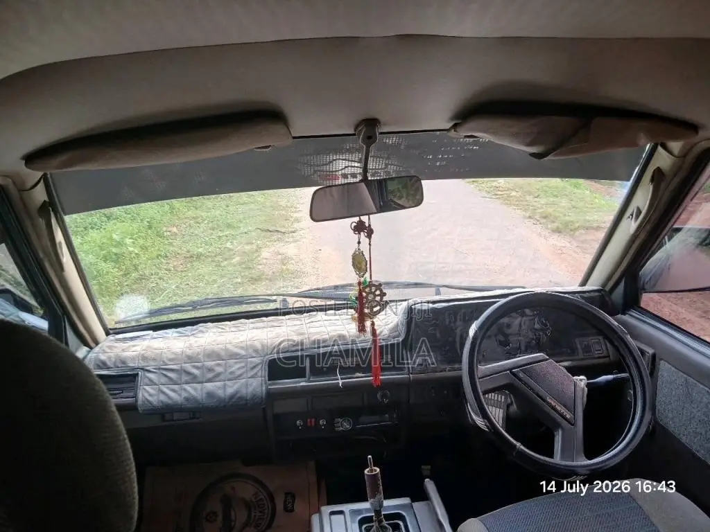 Nissan Vanette VX 1991 Van (Used)