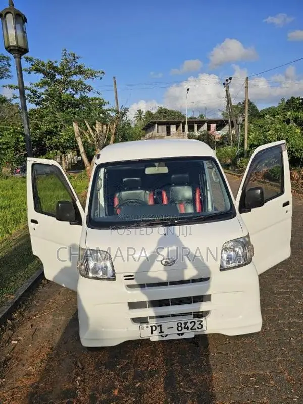 Daihatsu 320 2018 Van (Used)