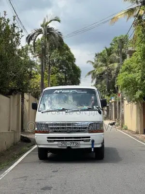Toyota Dolphin 1997 Van (Used)