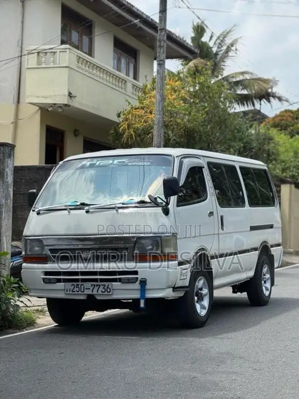 Toyota Dolphin 1997 Van (Used)