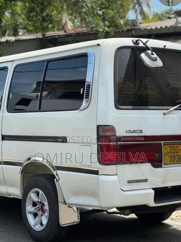 Toyota Dolphin 1997 Van (Used)