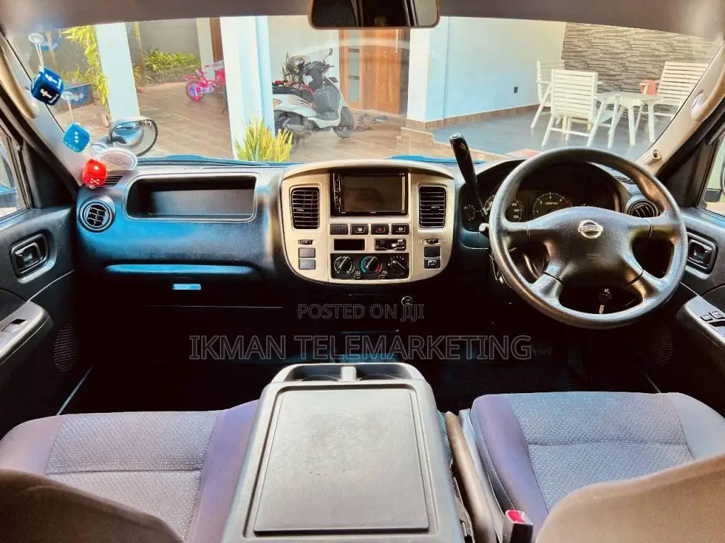 Nissan Caravan E25 Long Model 2007 Van (Used)