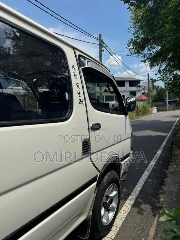 Toyota Dolphin 1997 Van (Used)