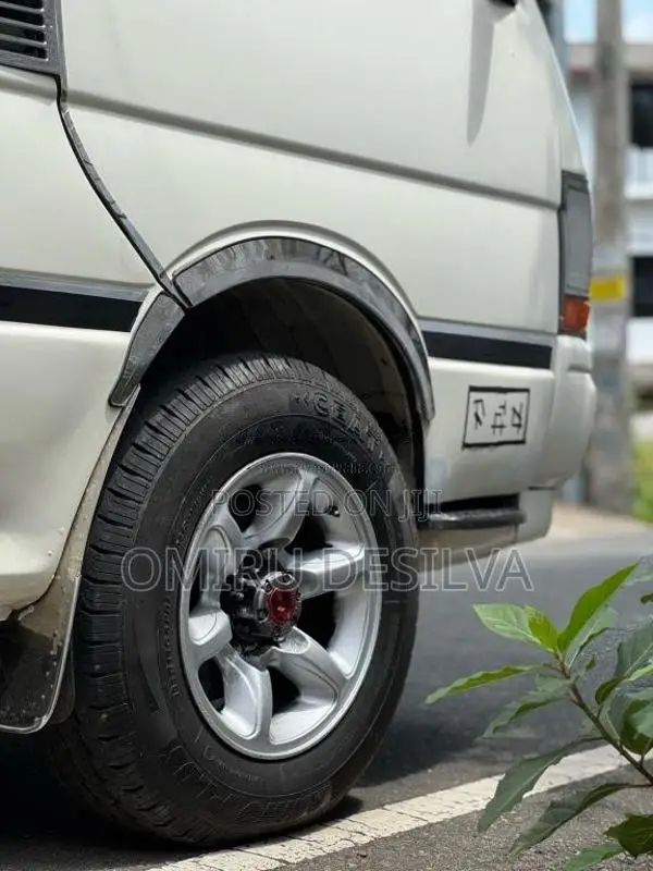 Toyota Dolphin 1997 Van (Used)