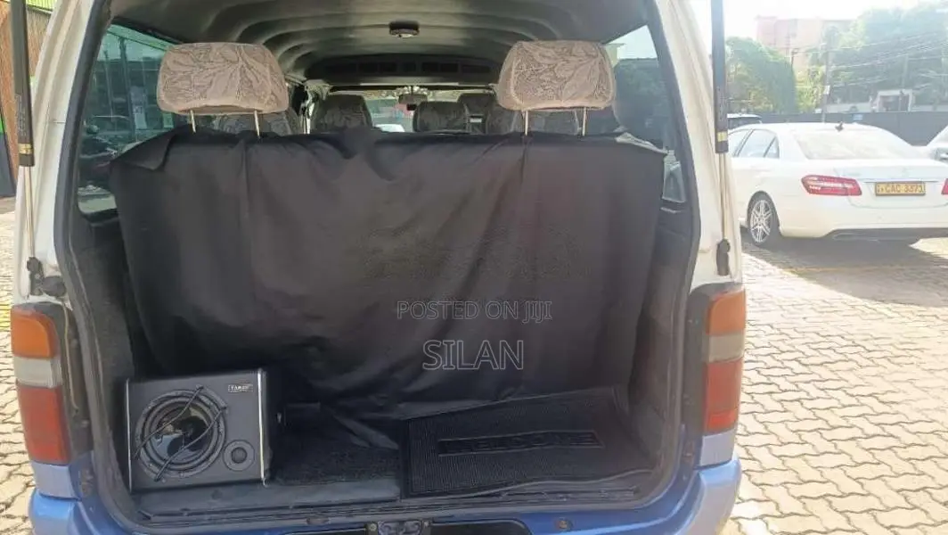 Toyota HIACE DOLPHIN 2001 Van (Used)