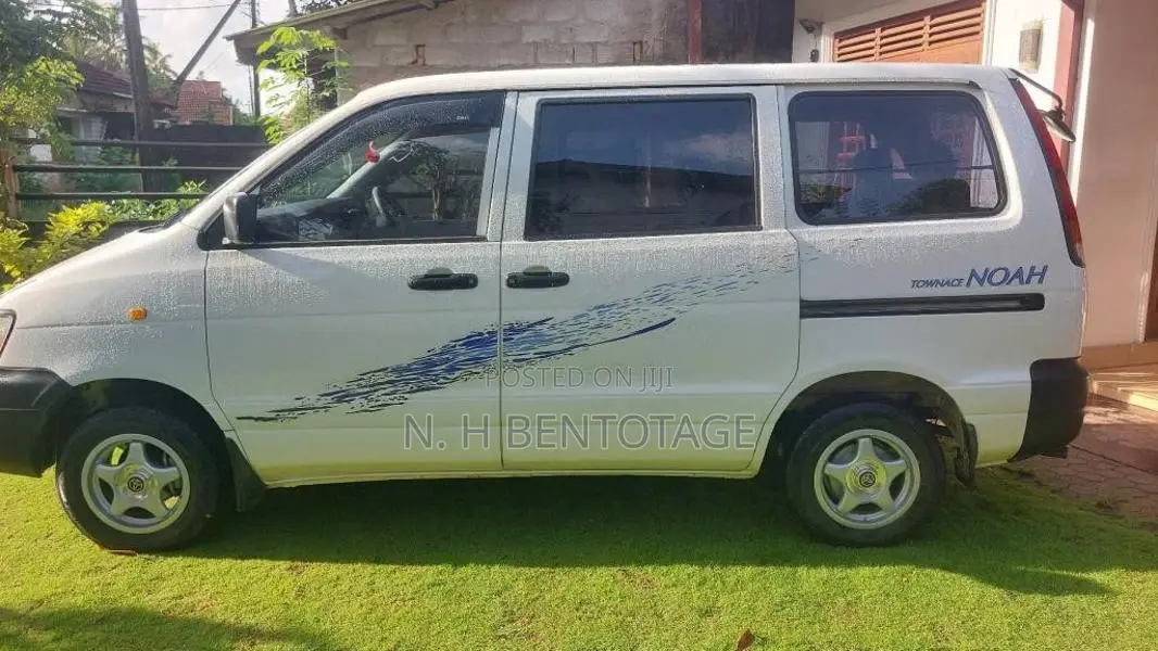 Toyota NOAH 1998 Van (Used)