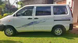 Toyota NOAH 1998 Van (Used)