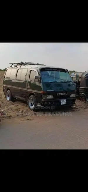 Isuzu Isuzu 1990 Van (Used)