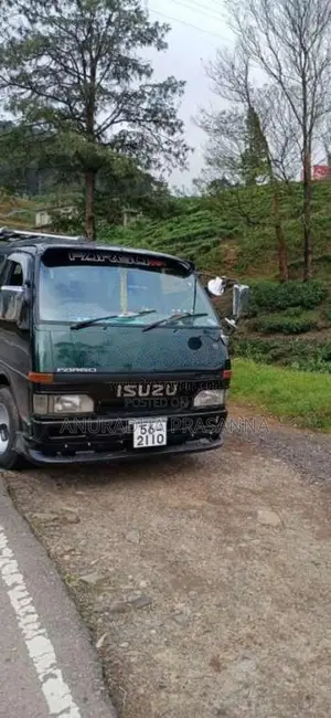 Isuzu Isuzu 1990 Van (Used)