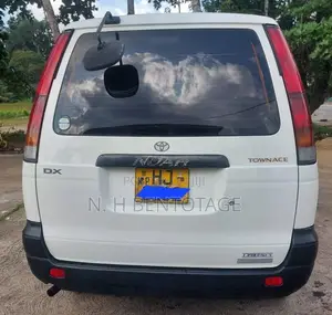 Toyota NOAH 1998 Van (Used)