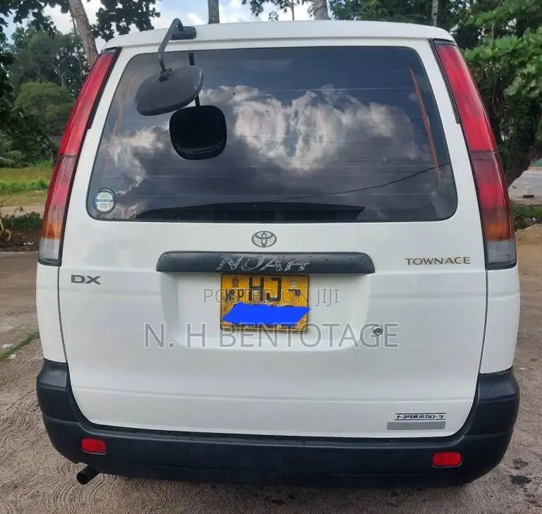 Toyota NOAH 1998 Van (Used)