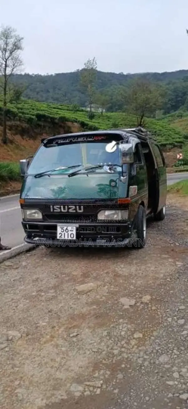 Isuzu Isuzu 1990 Van (Used)