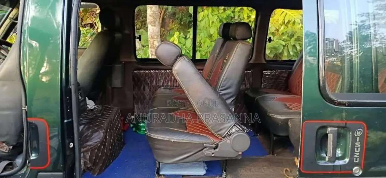 Isuzu Isuzu 1990 Van (Used)