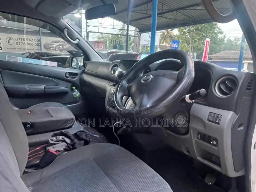 Nissan Caravan 2014 Van (Used)