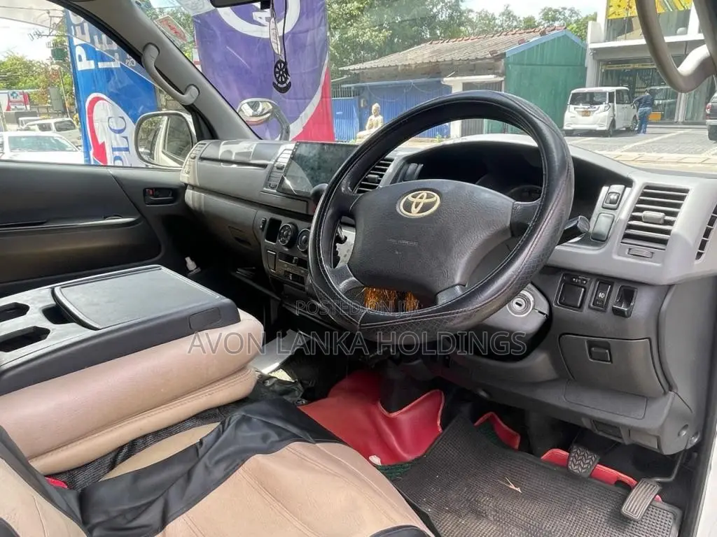Toyota KDH 2012 Van (Used)