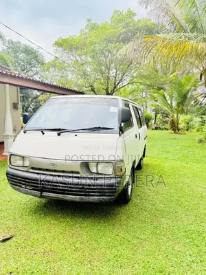 Toyota CR27 1994 Van (Used)