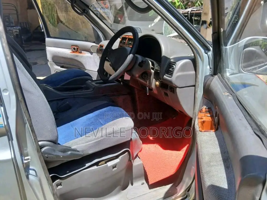 Nissan Serena 1999 Van (Used)