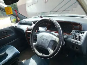 Toyota Noah CR41 1999 Van (Used)