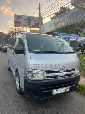 Toyota KDH TRH 200 2011 Van (Used)