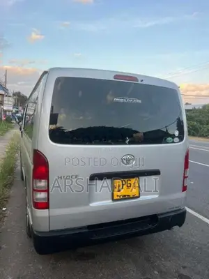 Toyota KDH TRH 200 2011 Van (Used)