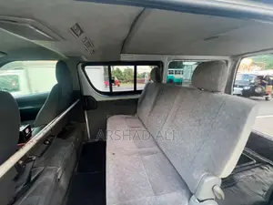 Toyota KDH TRH 200 2011 Van (Used)